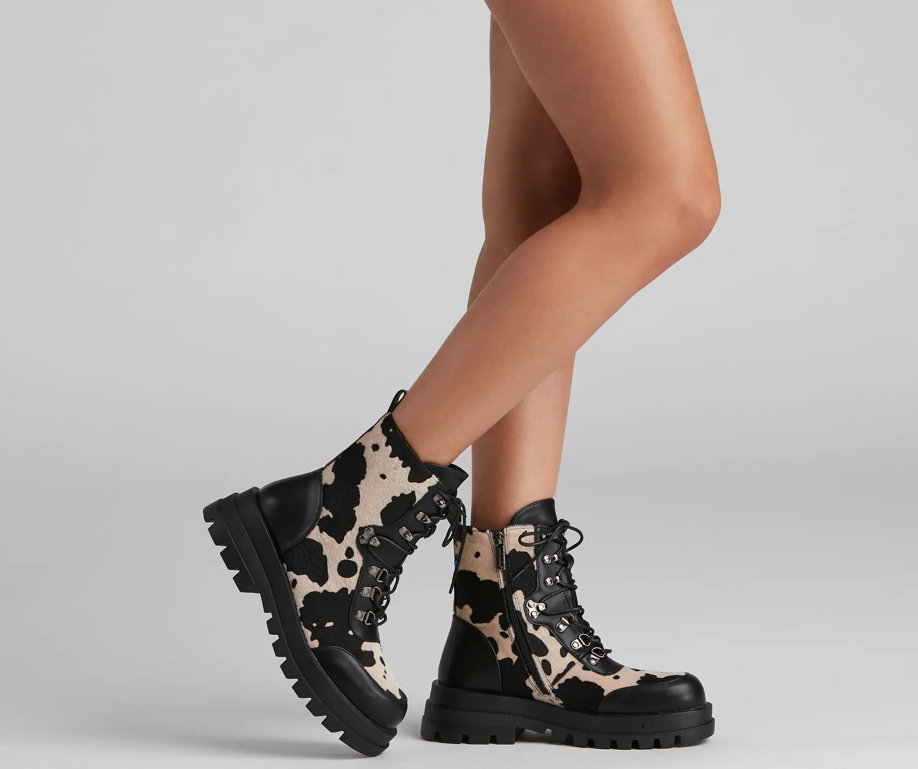 Super Sale Don't Have A Cow Lug Booties