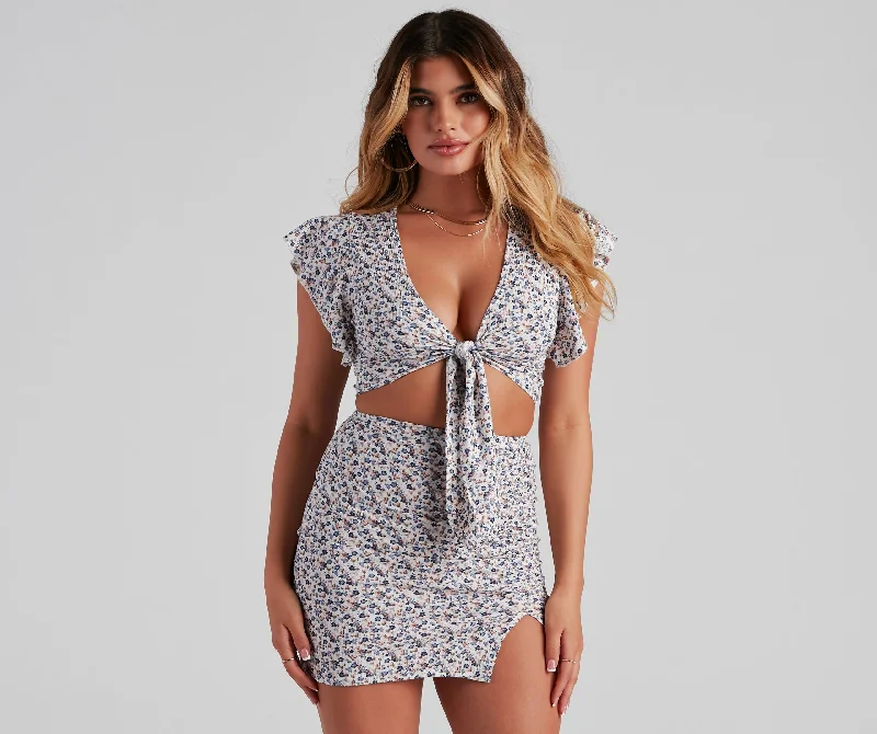Weekend Flash Sale Darling Ditsy Floral Tie-Front Top